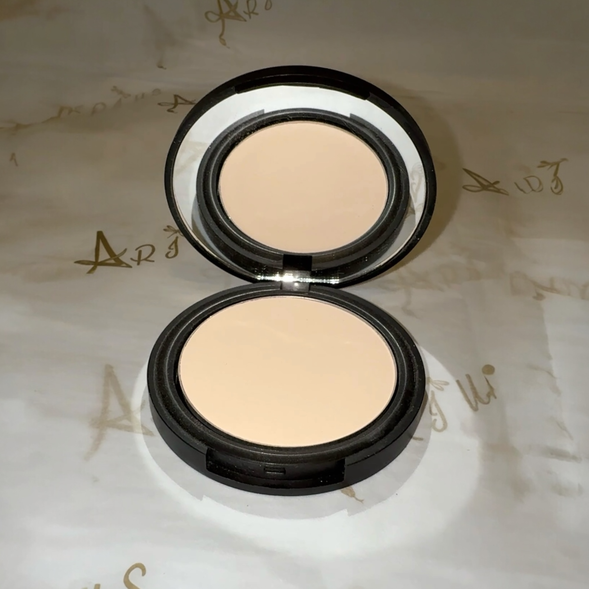 Translucent Pressed Powder
